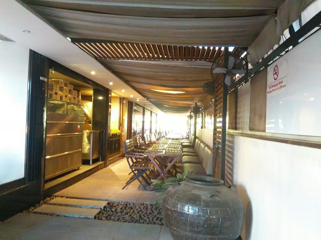 The Woods Manor Mg Road Ξενοδοχείο Kochi Εξωτερικό φωτογραφία
