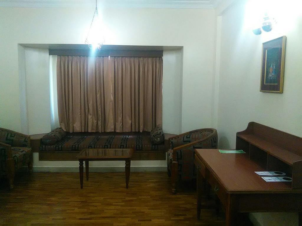 The Woods Manor Mg Road Ξενοδοχείο Kochi Εξωτερικό φωτογραφία