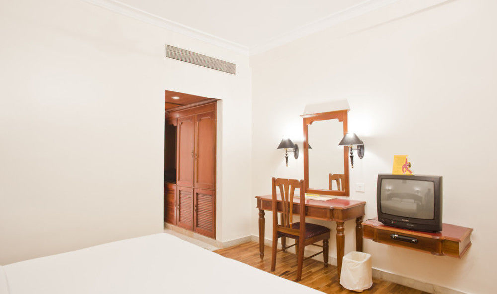 The Woods Manor Mg Road Ξενοδοχείο Kochi Εξωτερικό φωτογραφία