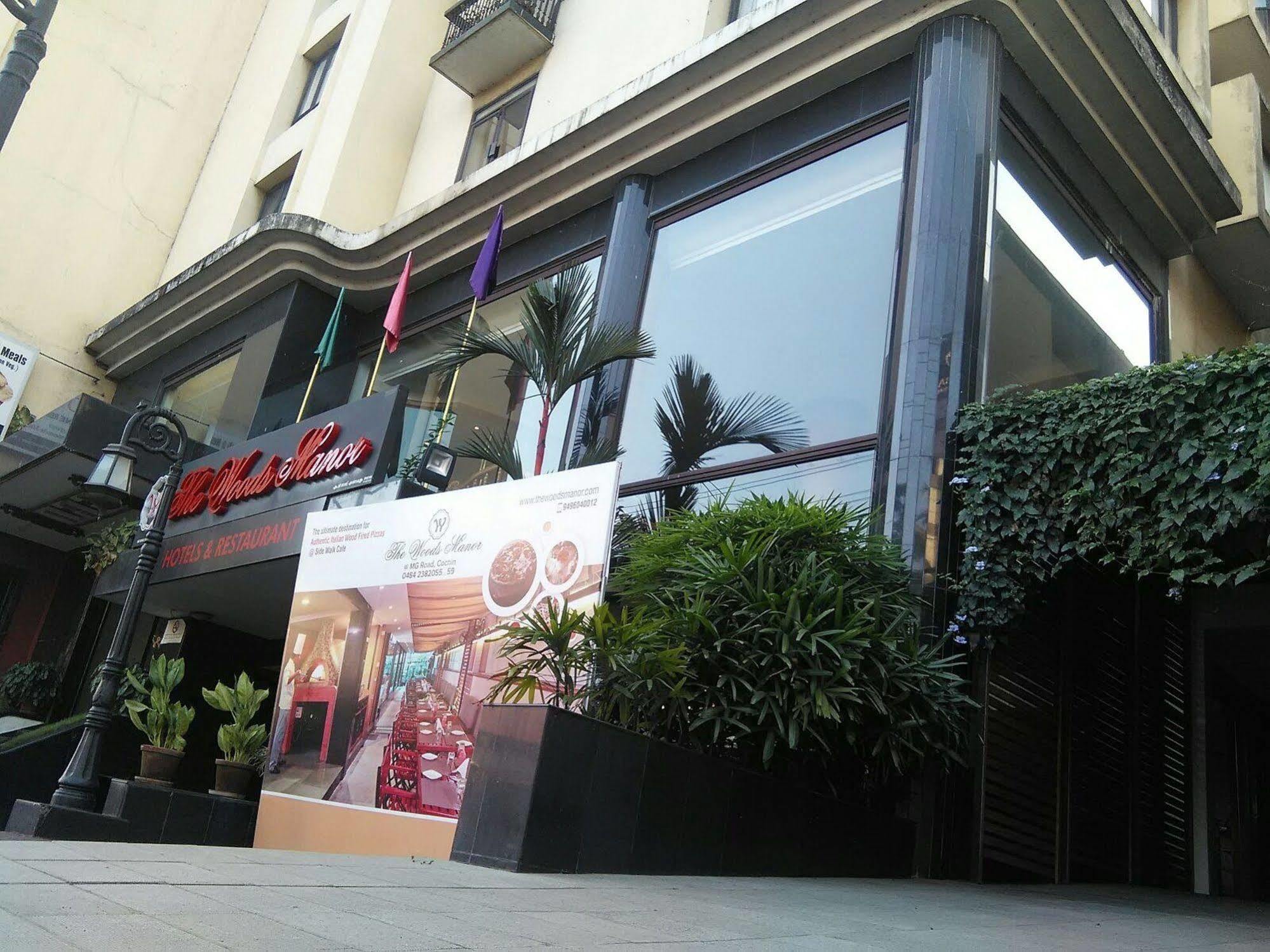 The Woods Manor Mg Road Ξενοδοχείο Kochi Εξωτερικό φωτογραφία